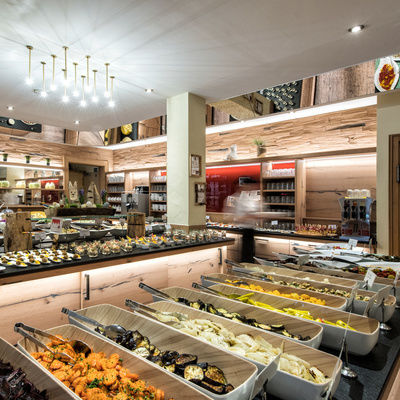 Ein reichhaltiges Buffet im Restaurant des Landhaus Sponsel-Regus.