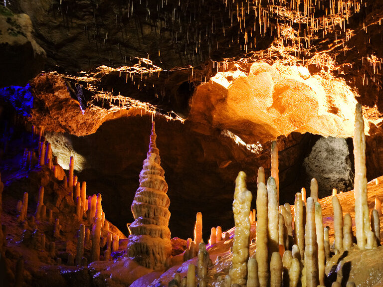 Tropfsteine in der der Teufelshöhle Pottenstein in Franken