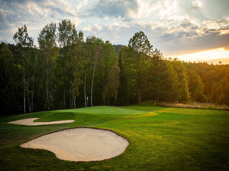 Abschlagplatz des Golfclub Oberfranken bei Sonnenschein