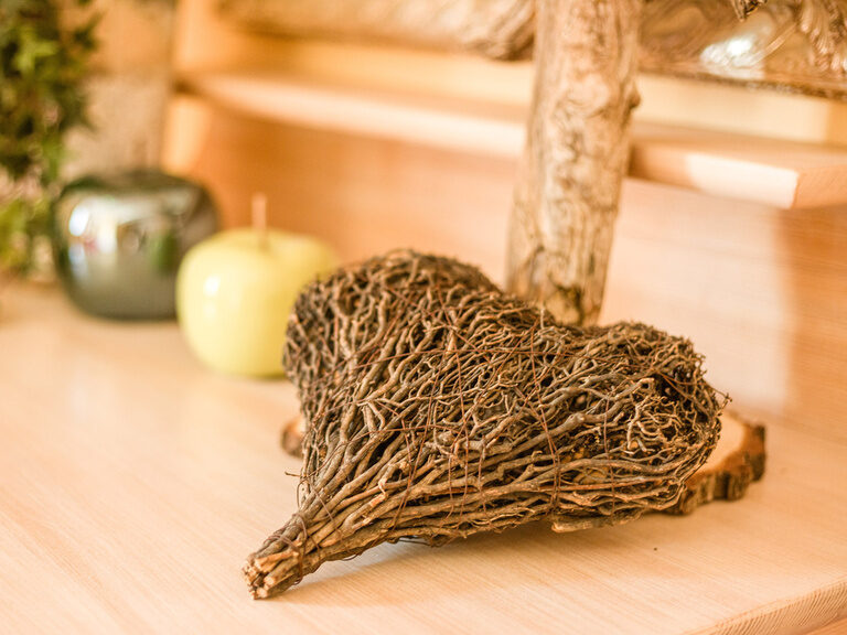 Elegantes Hotelambiente wird durch das kunstvolle Arrangement unterstrichen.