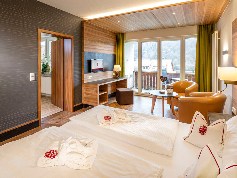 Ein bequemes und großes Doppelzimmer im Landhotel Sponsel-Regus in Franken
