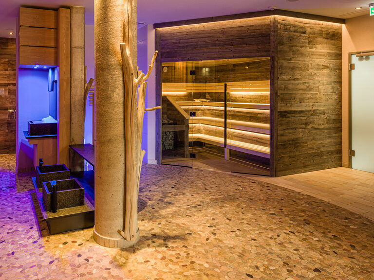 Der einladende und moderne Saunabereich "Schlössla" des Landhotels Sponsel-Regus in Franken