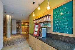 Tee und Wasserstation im Saunabereich des Hotels Sponsel-Regus