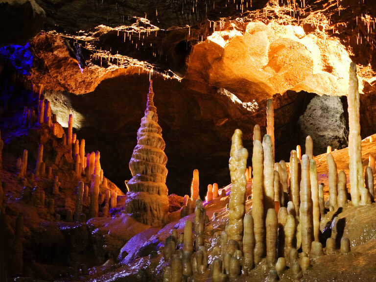 Tropfsteine in der der Teufelshöhle Pottenstein in Franken